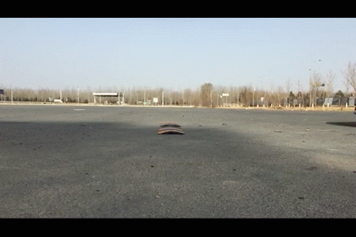 捷豹XJ運(yùn)動(dòng)模式通過減速帶 捷豹XJ運(yùn)動(dòng)模式通過減速帶