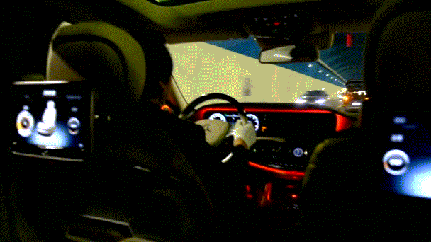 梅赛德斯-迈巴赫S600氛围灯显示效果