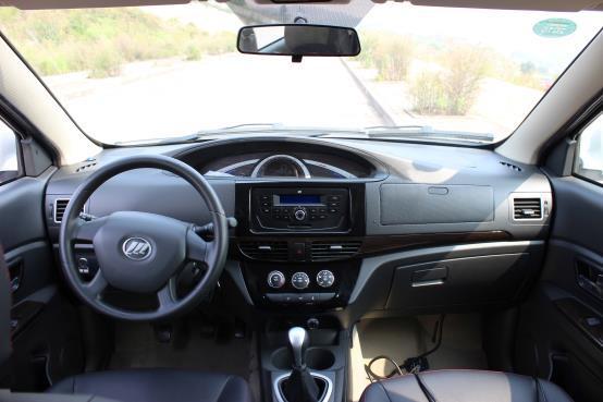 力帆mpv乐途内饰赏:高端品质 智能配置